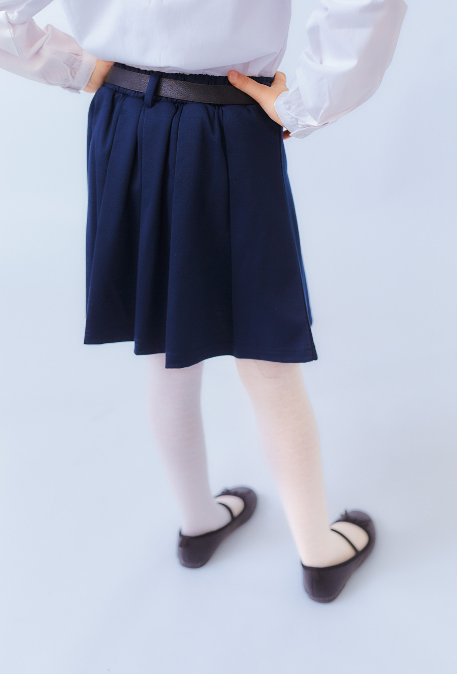 Spódnica granatowa z zakładkami i paskiem