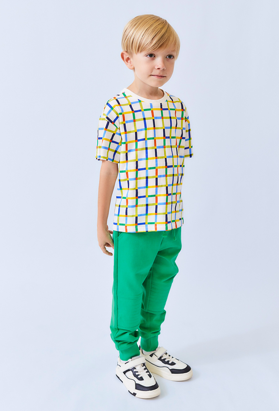 Zielone spodnie dresowe chłopięce – wzmocnione kolana.