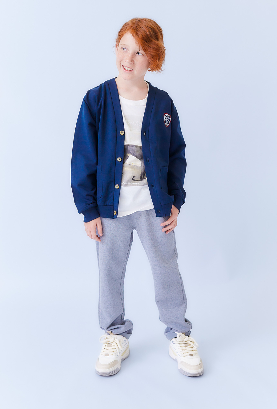 Granatowa bluza chłopięca colegowa z haftem i aplikacją