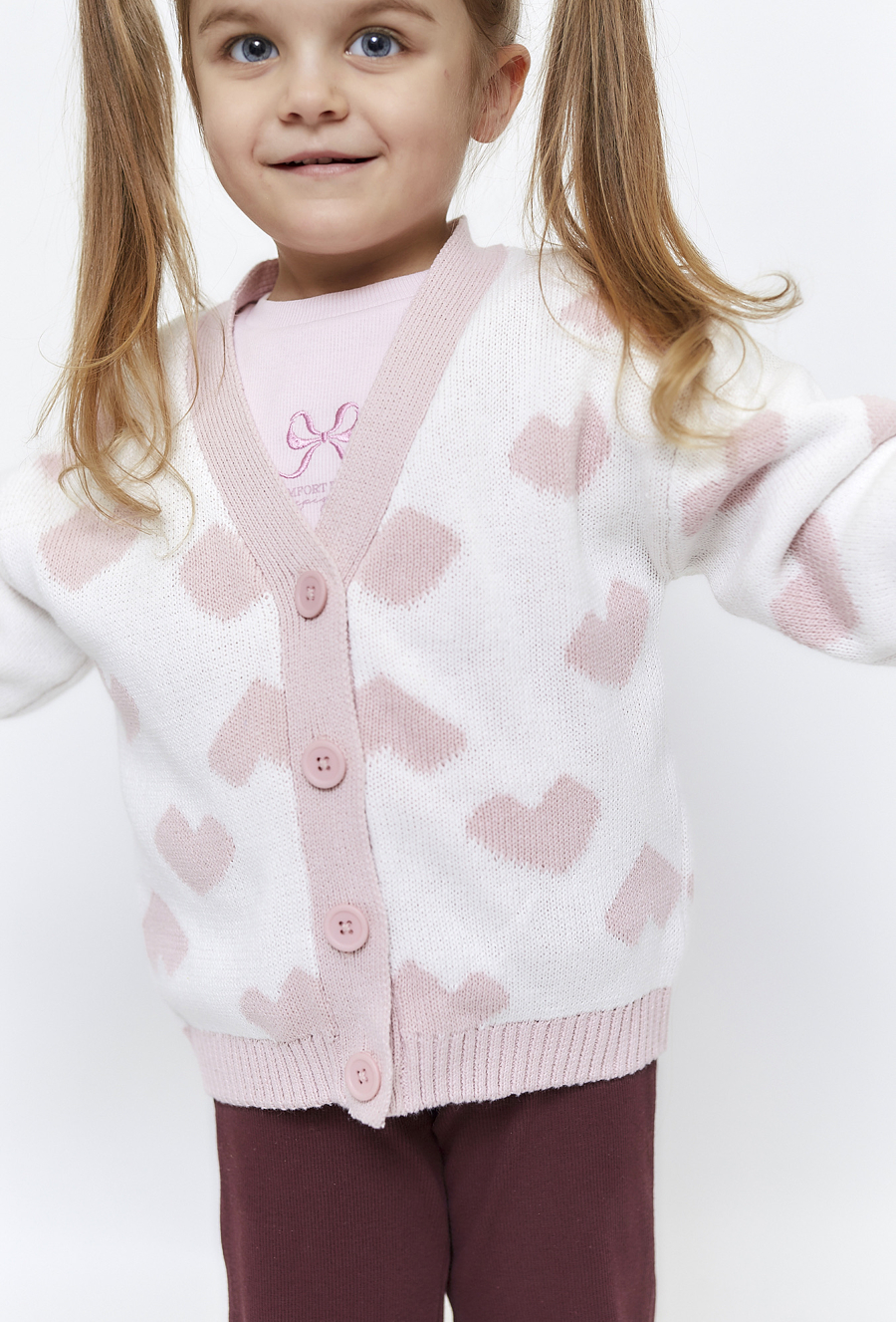 Sweter dziewczęcy rozpinany - ecru w różowe serduszka