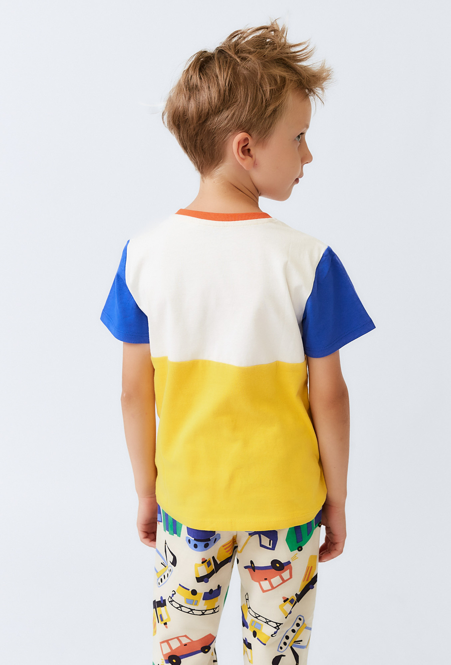 Koszulka chłopięca kolorowa z nadrukiem auta