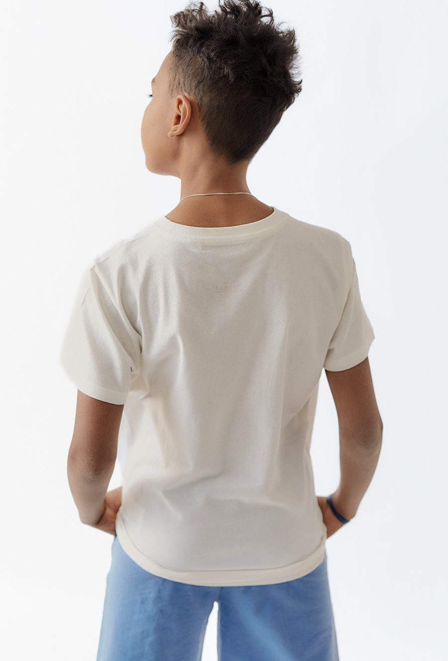 T-shirt chłopięcy z dynamicznym nadrukiem