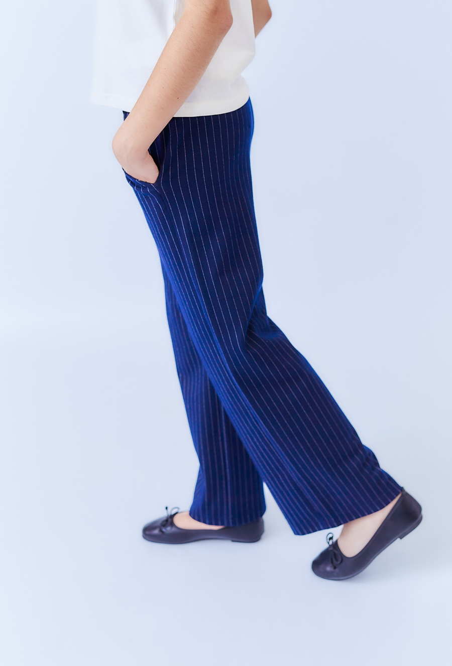 Spodnie dziewczęce wide leg granatowe w prążkek
