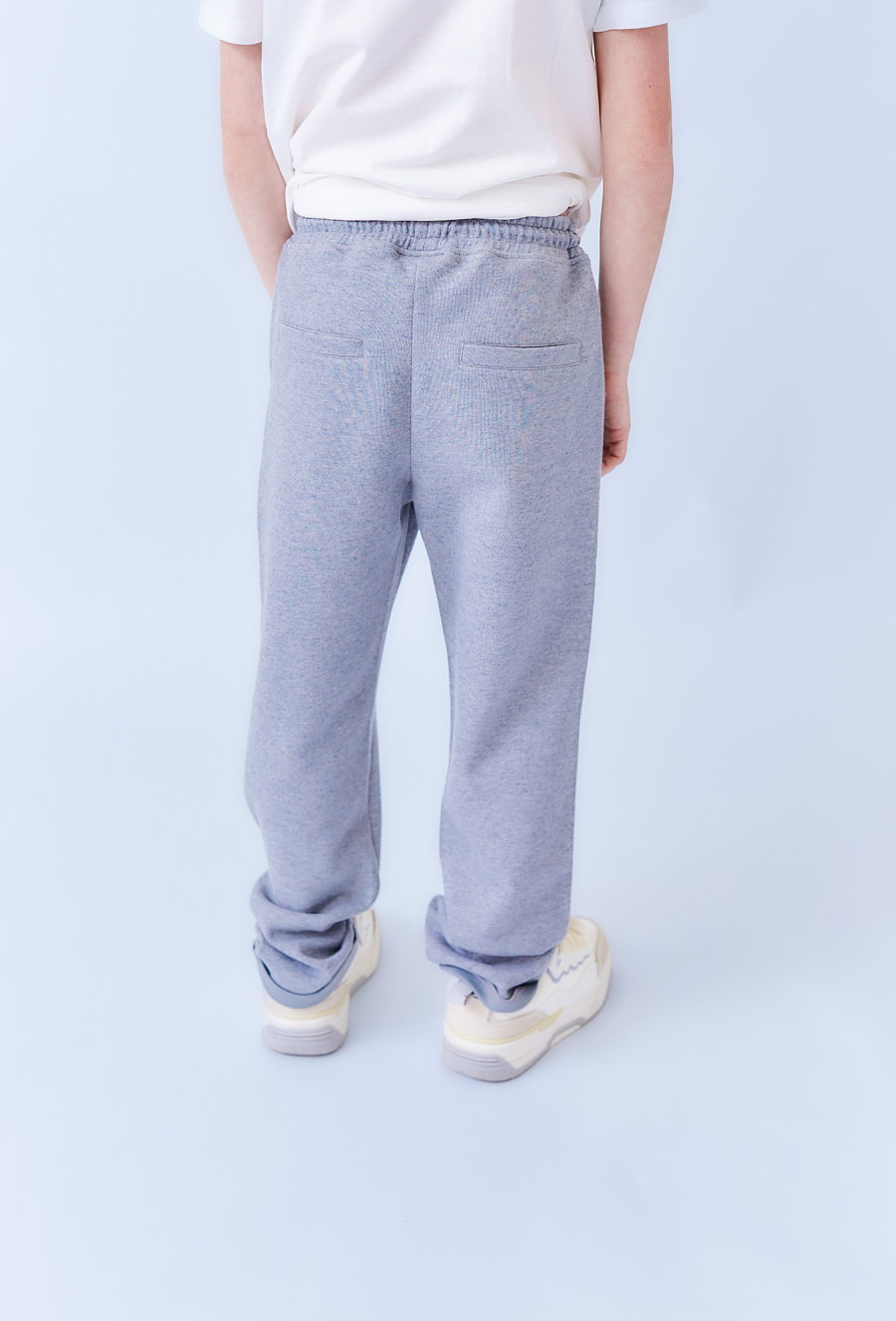 Szare spodnie dresowe chłopięce z dzianiny strukturalnej