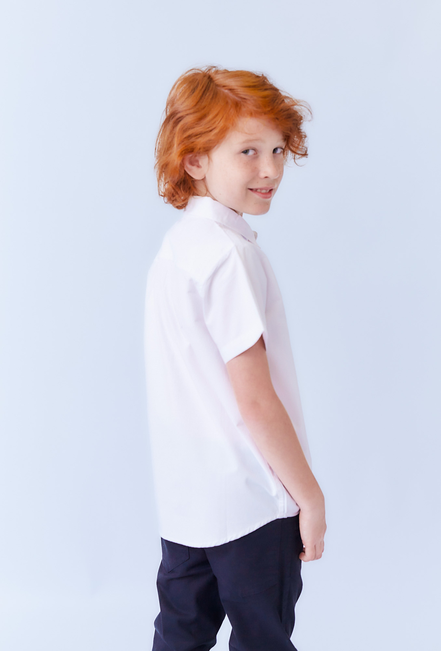 Koszula chłopięca biała z ótkim rękawem i haftem