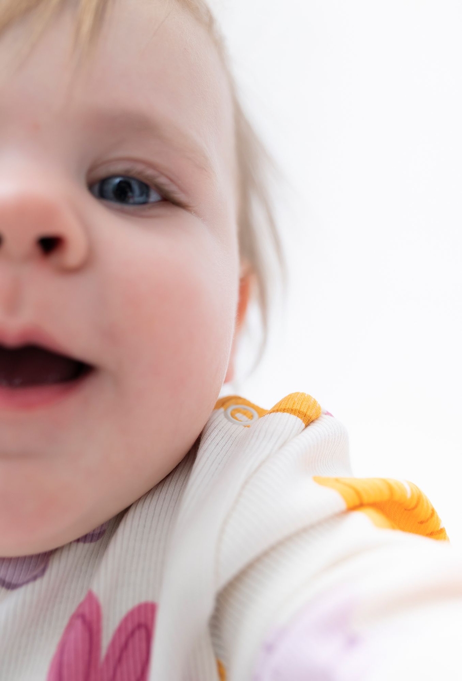 Body niemowlęce z kolorowymi óliczkami