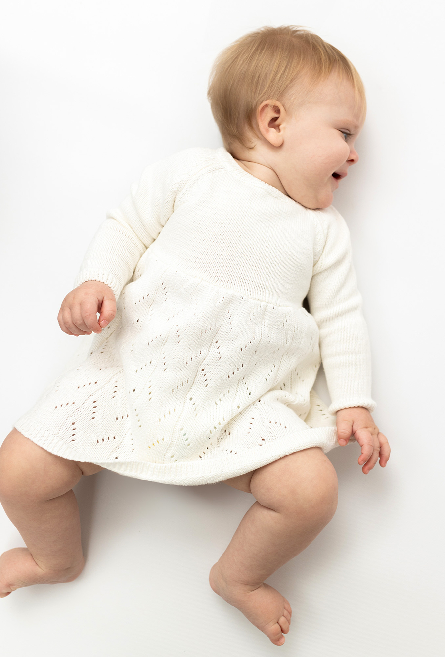 Ażurowa sukienka z długim rękawem