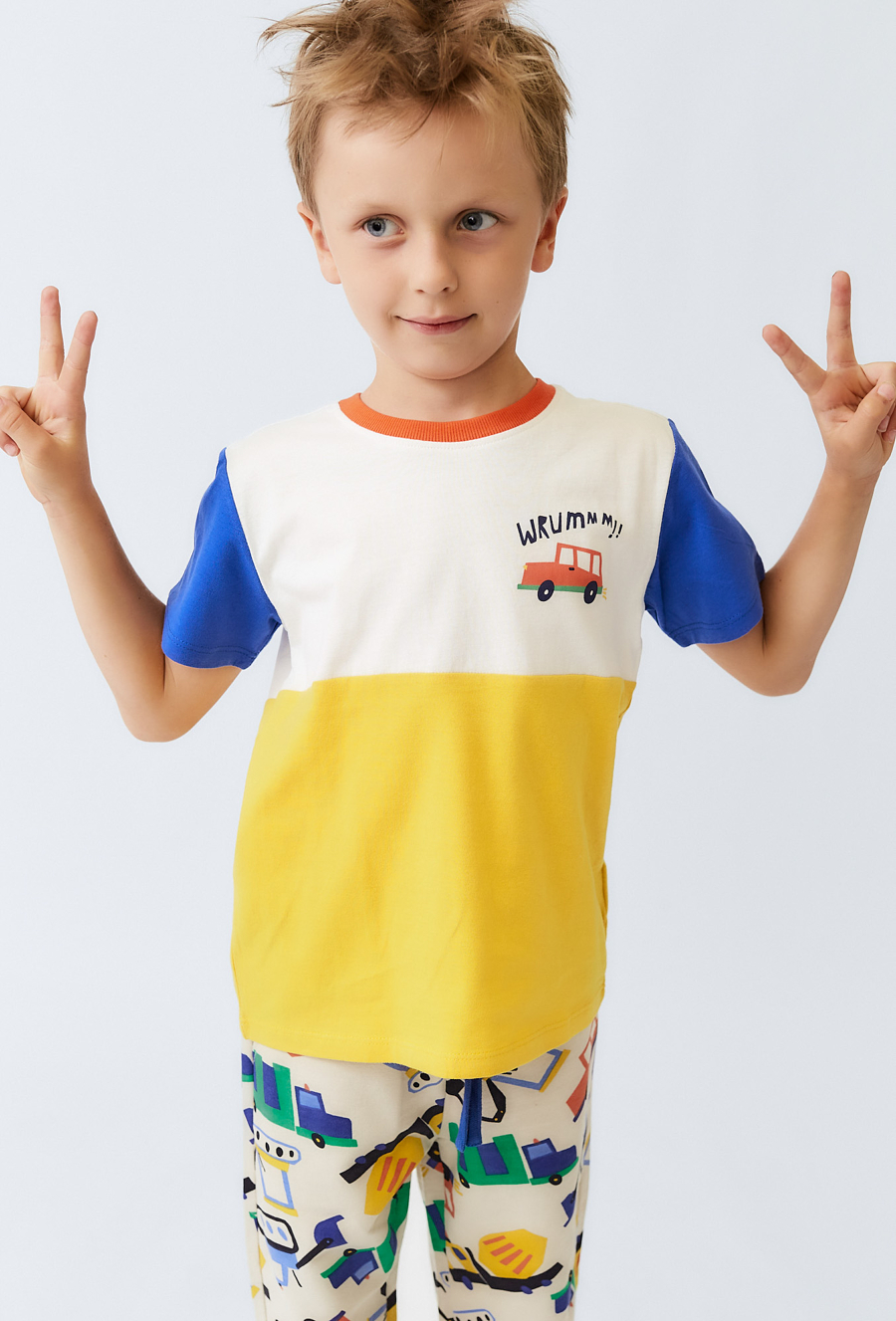 Koszulka chłopięca kolorowa z nadrukiem auta