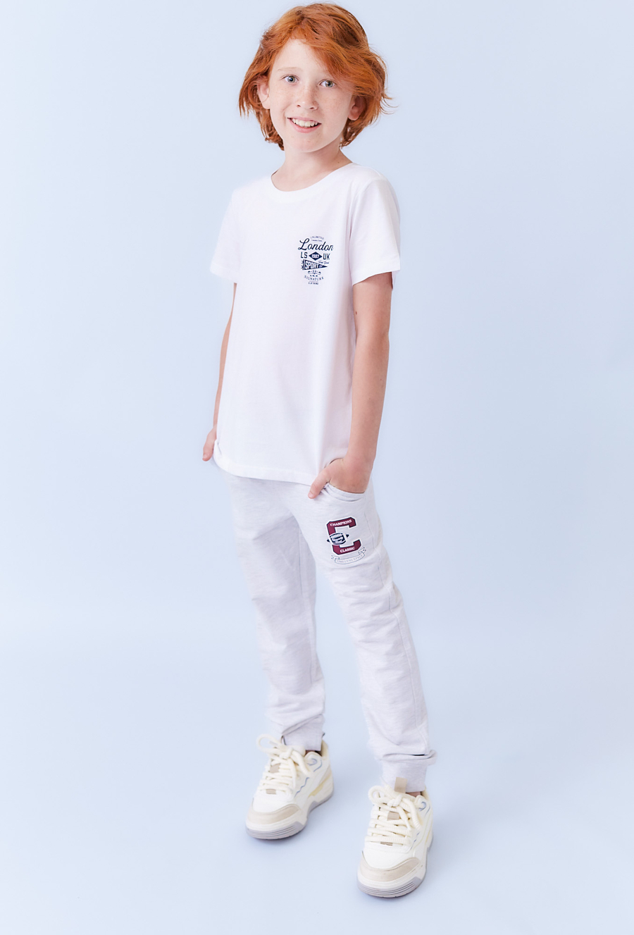 Biała koszulka chłopięca basic na WF