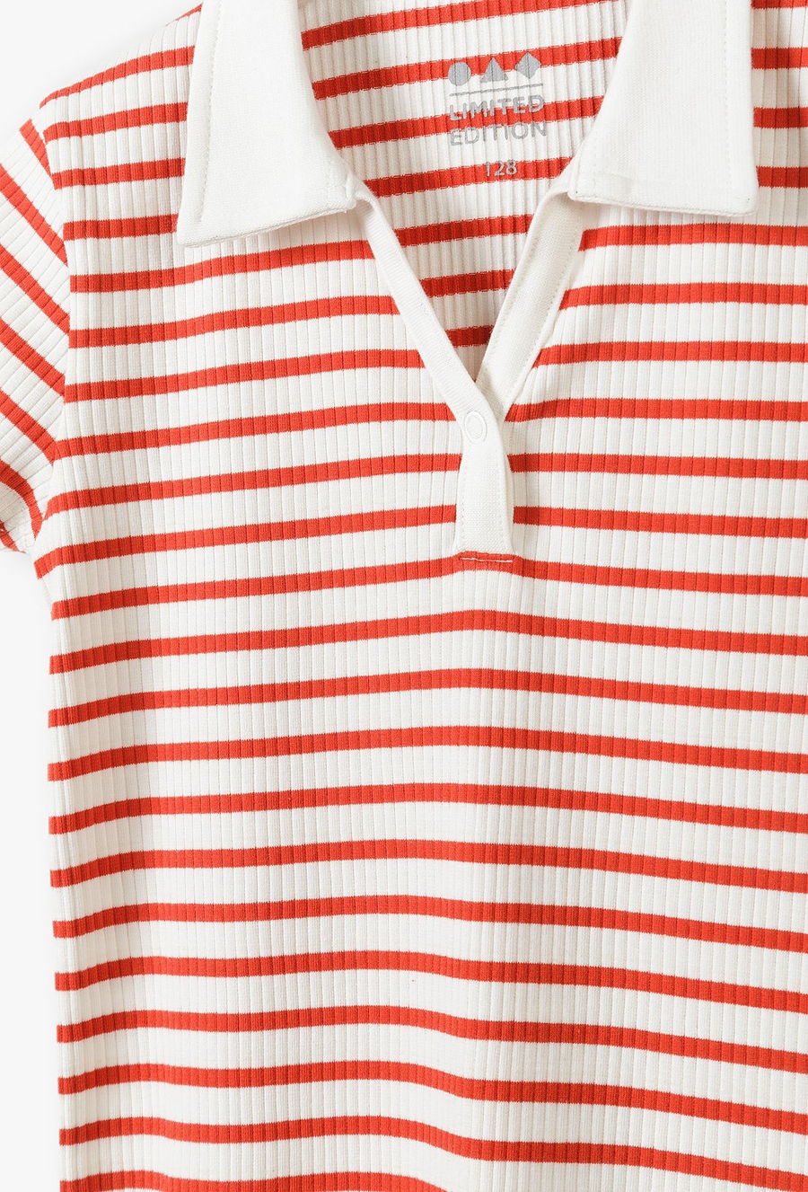 Sukienka z ótkim rękawem w czerwone paski