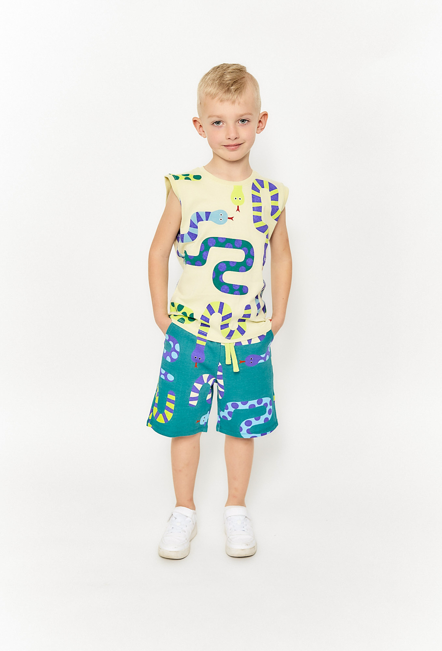 Szorty chłopięce z kolorowym nadrukiem