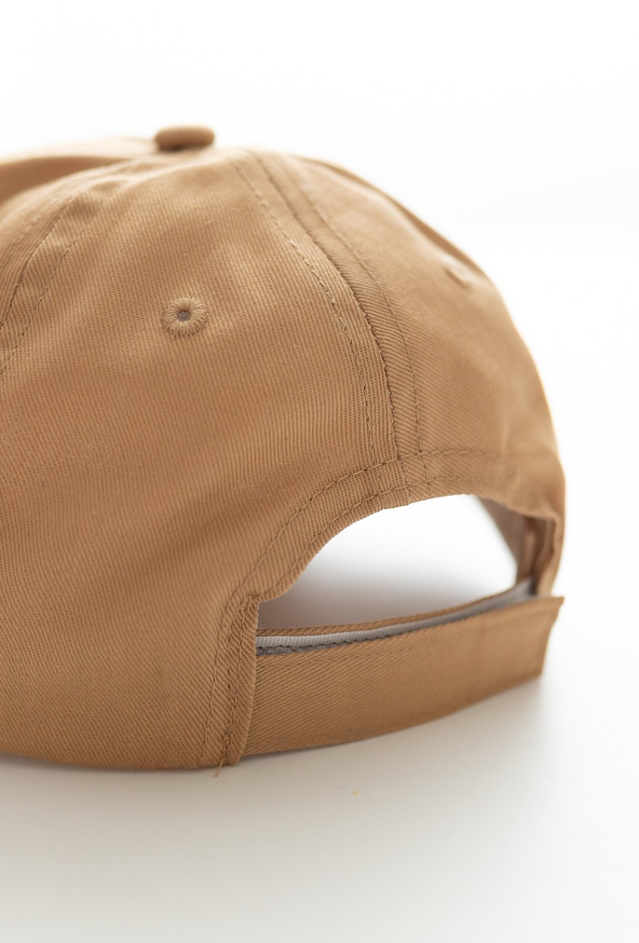 Brązowa czapka z daszkiem dla chłopca - 510.15.