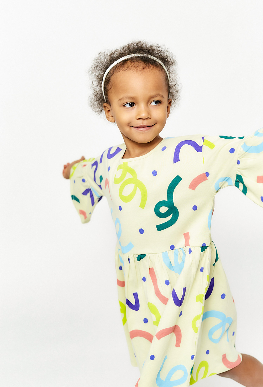 Sukienka w kolorowe wzory - rękaw 3/4