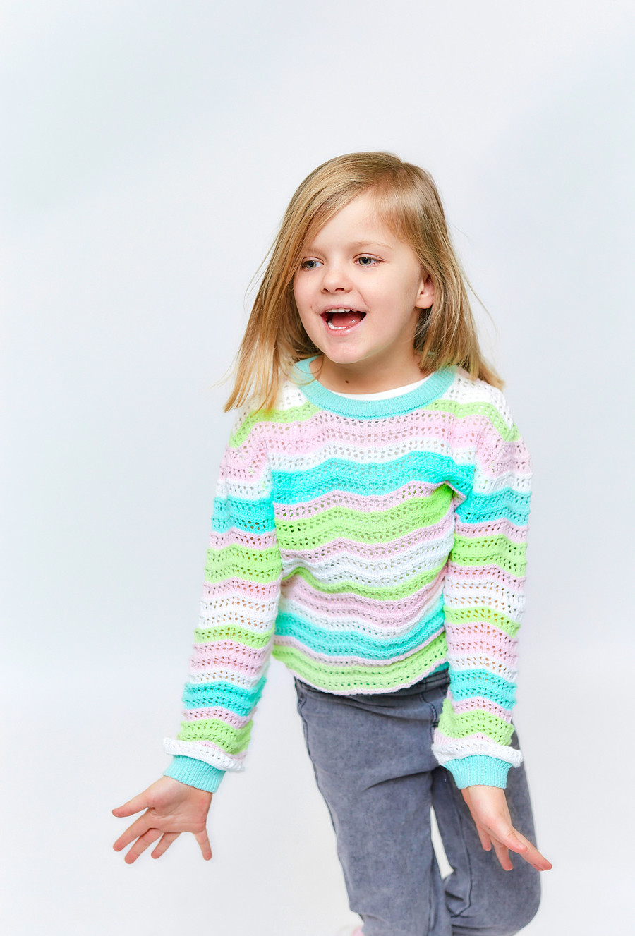Kolorowy. bawełniany sweter dla dziewczynki