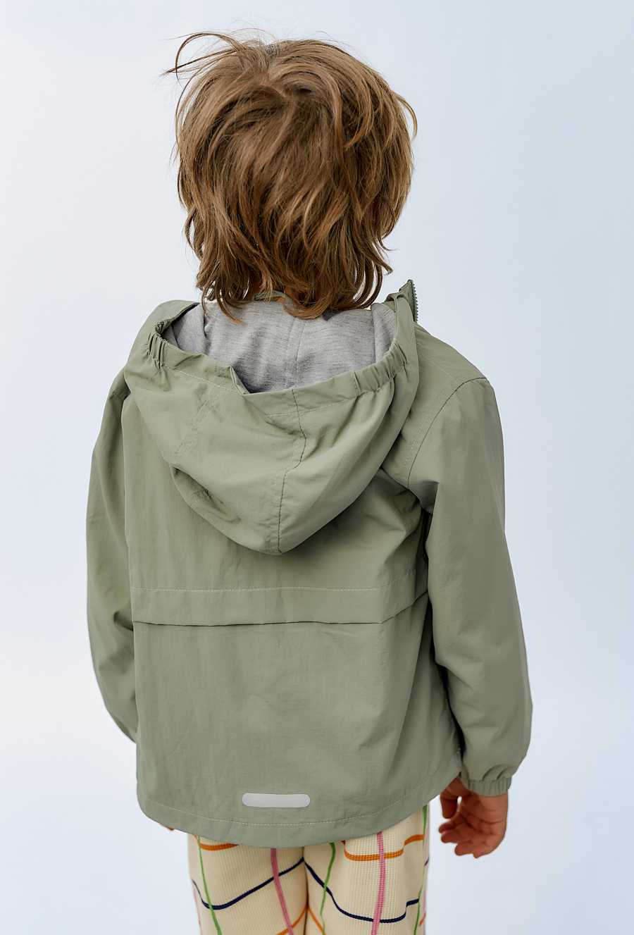 Lekka kurtka z kapturem – wiatrówka