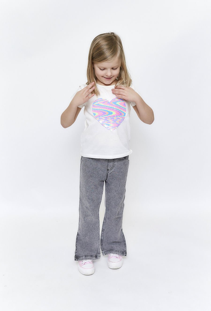 Dziewczęcy t-shirt z cekinowym serduszkiem - 510.15.