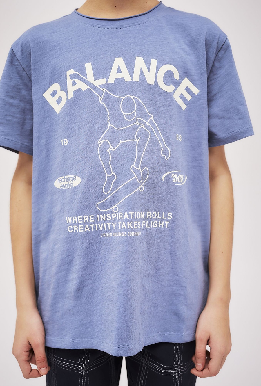 Niebieski t-shirt chłopięcy z nadrukiem - Balance