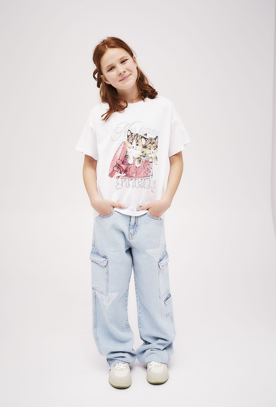 Dziewczęcy t-shirt z nadrukiem kotków