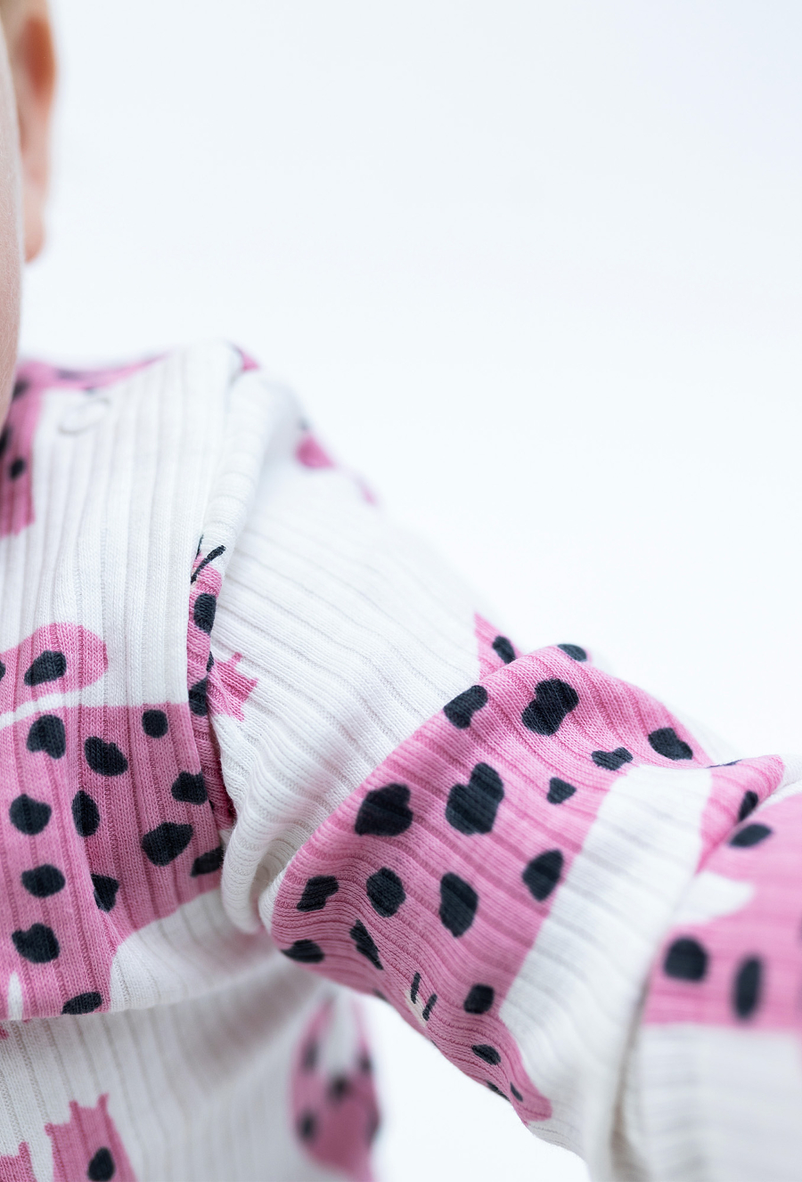 Body w różowe tygrysy - długi rękaw - 510.15.