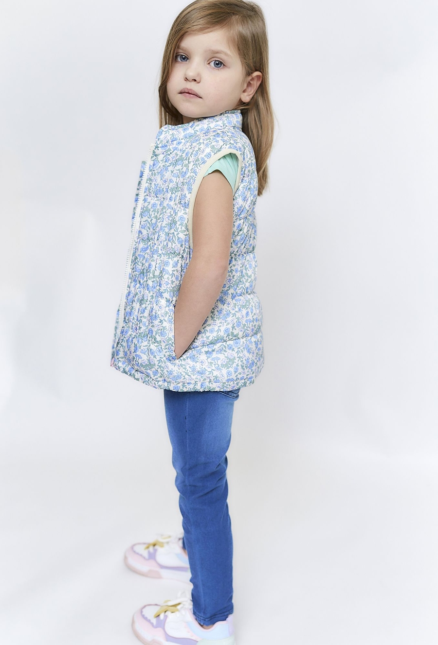 Pikowany bezrękawnik dla dziewczynki
