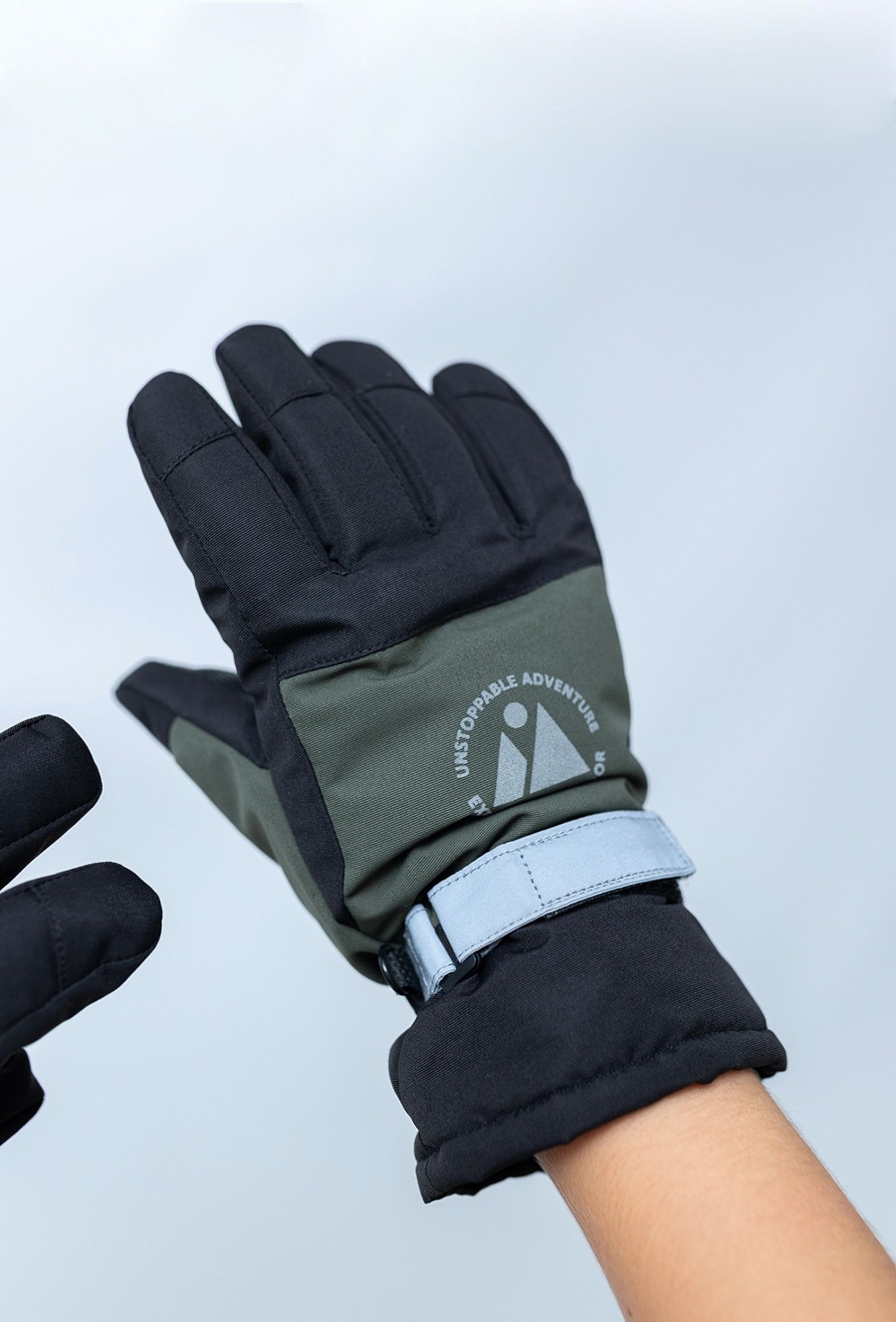 Zielone rękawiczki narciarskie dla chłopca