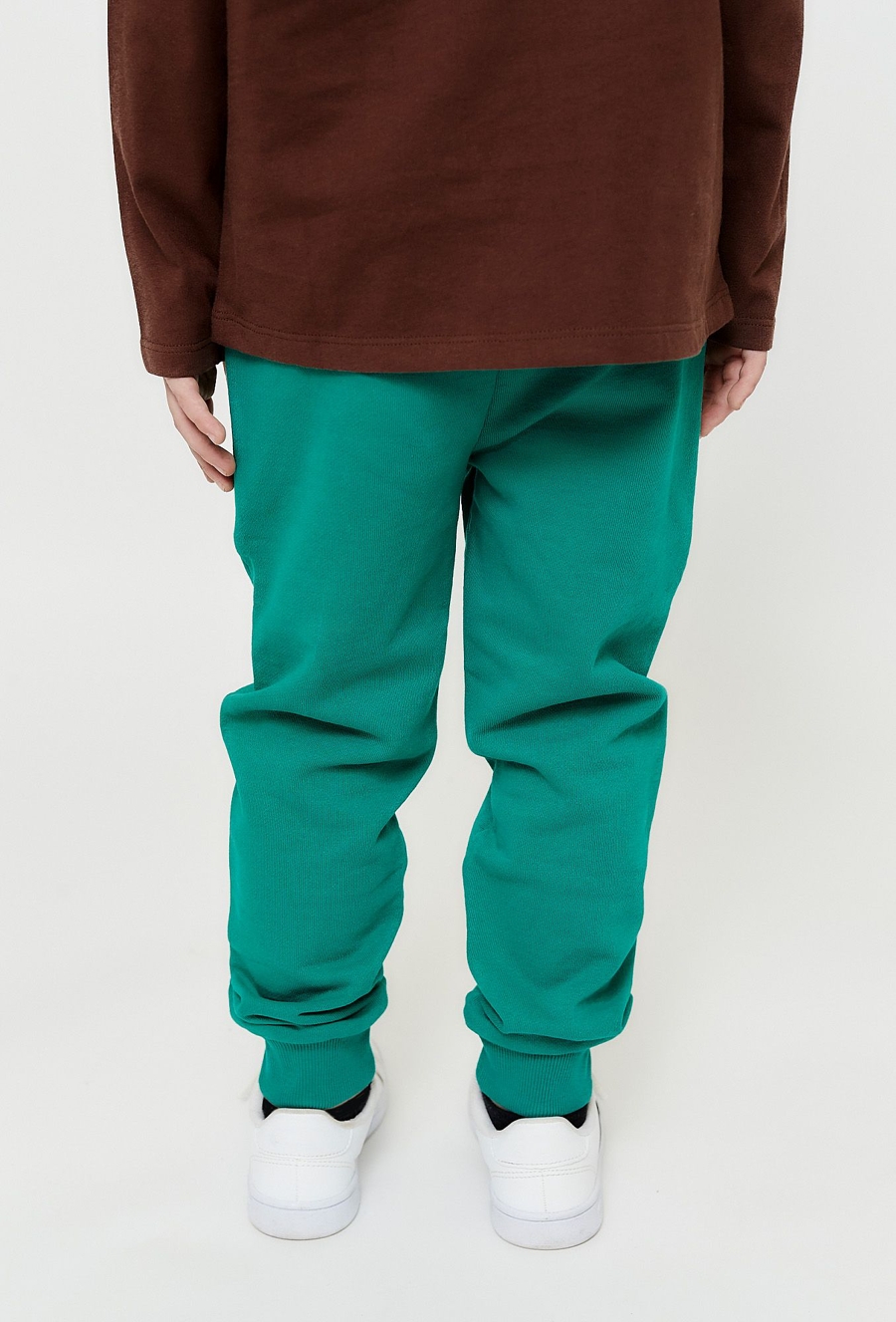 Zielone spodnie dresowe dla małego chłopca