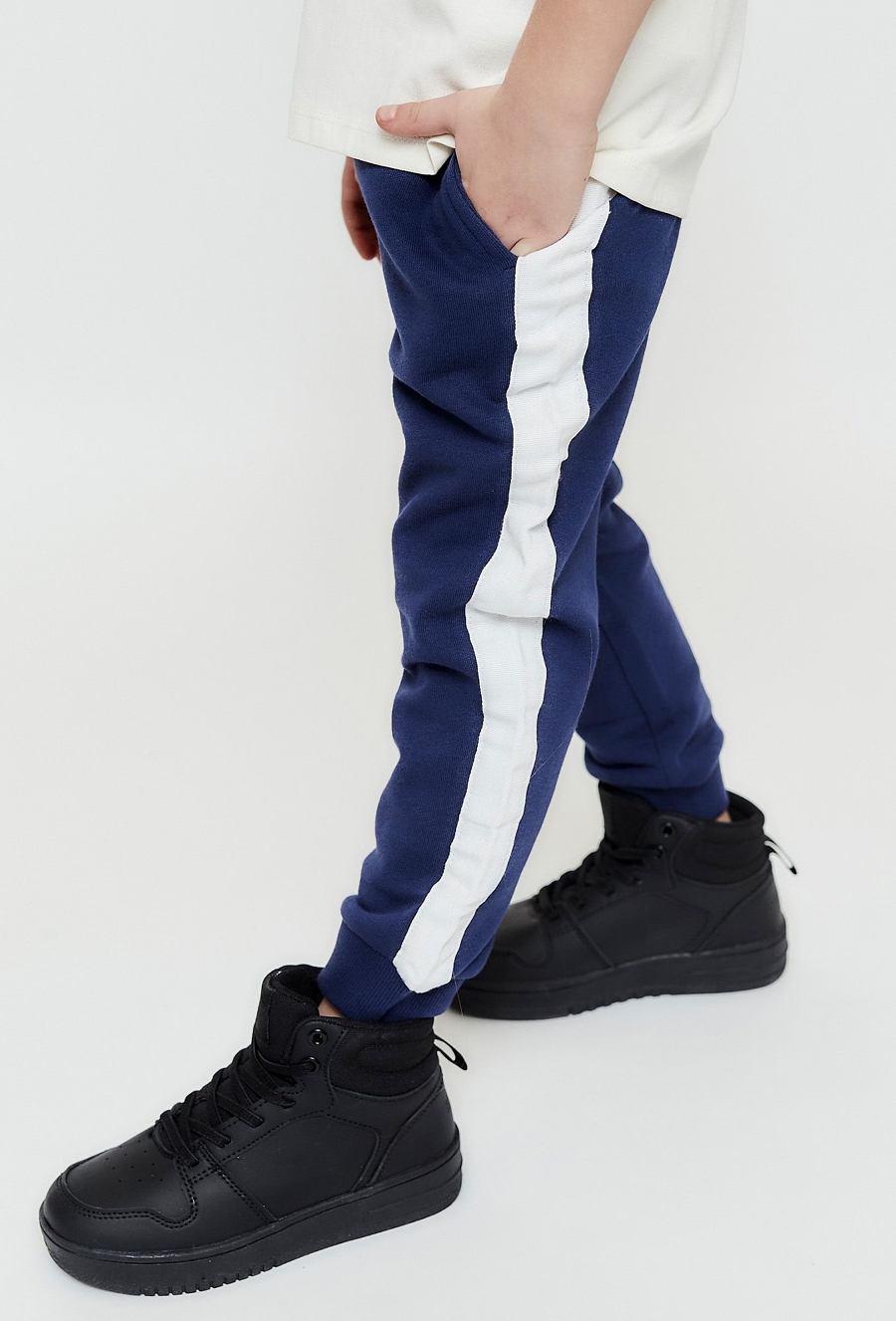 Dresowe spodnie dla chłopca - granatowe - limited edition