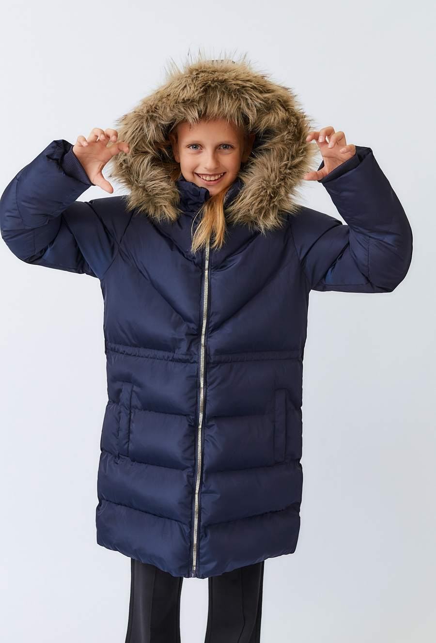 Granatowa kurtka zimowa dziewczęca z kapturem i futerkiem