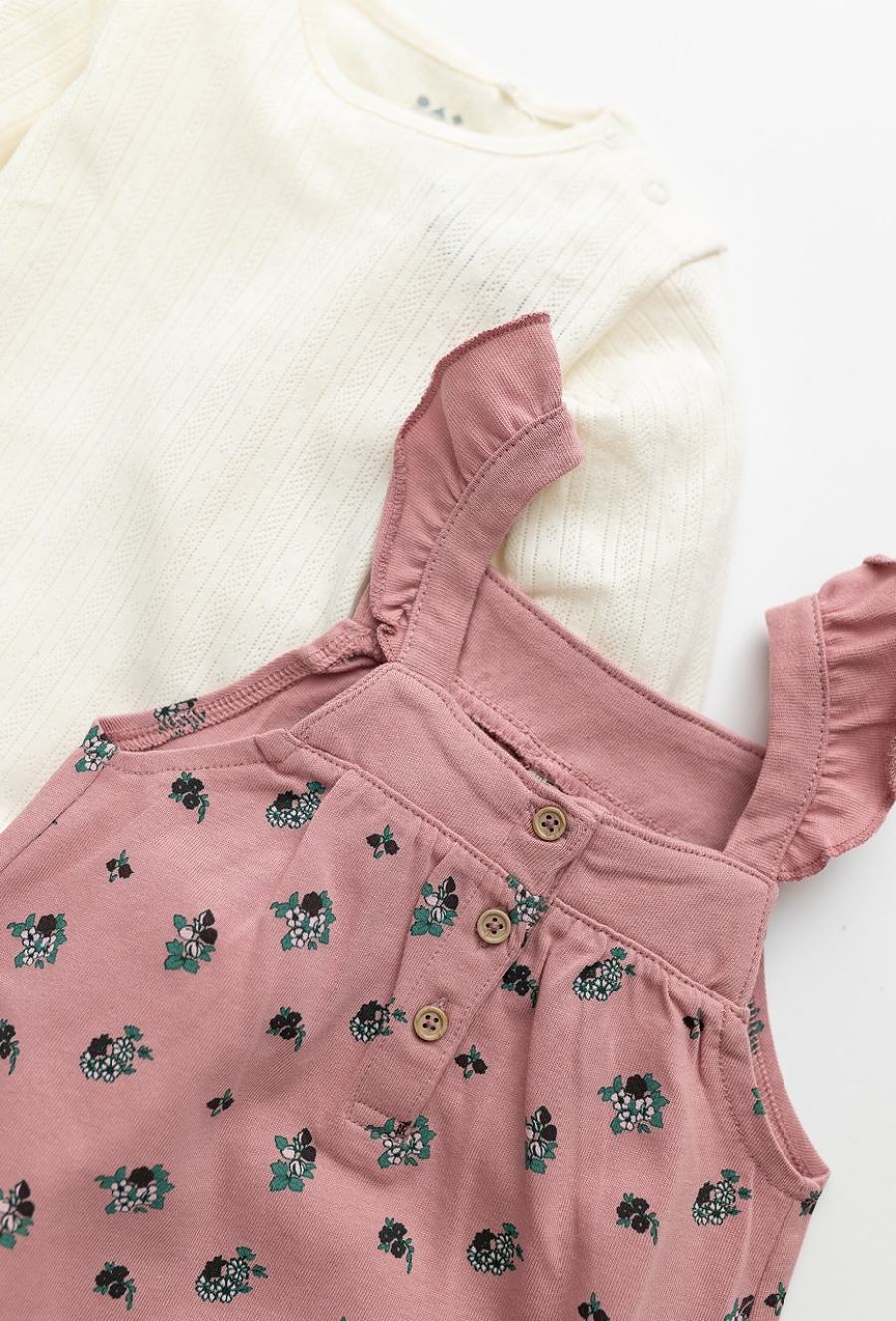 Komplet niemowlęcy – różowe ogrodniczki i emowe body