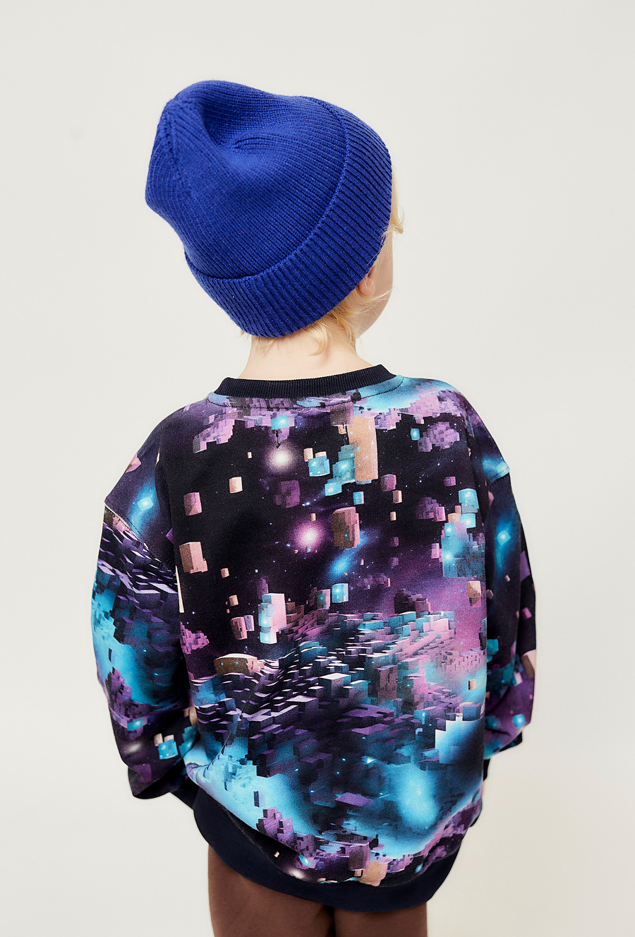 Bluza z nadrukiem kosmicznym