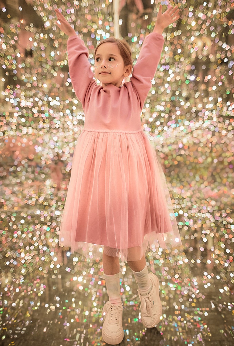 Różowa dresowa sukienka dla dziewczynki - tiulowa falbanka