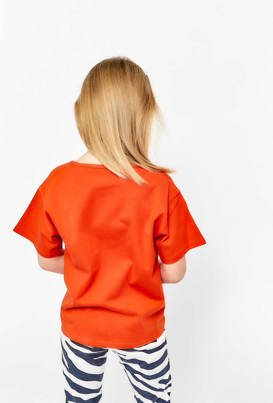 T-shirt dziewczęcy czerwony z ozdobnym wiązaniem