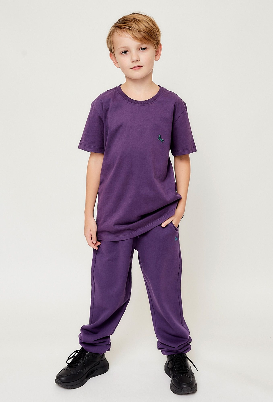 Fioletowe spodnie dresowe dla chłopca