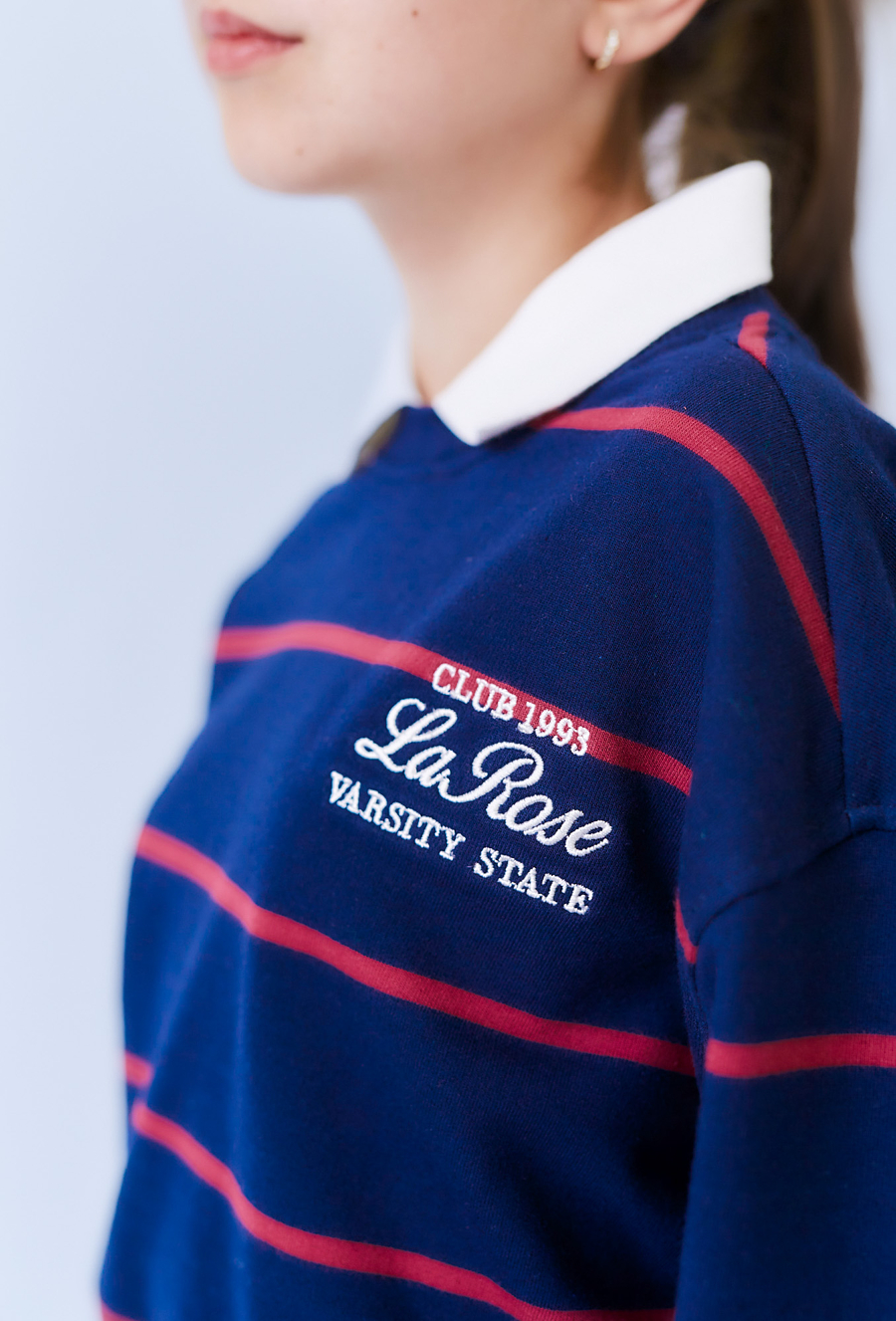 Bluza dziewczęca w paski z kołnierzykiem i haftem