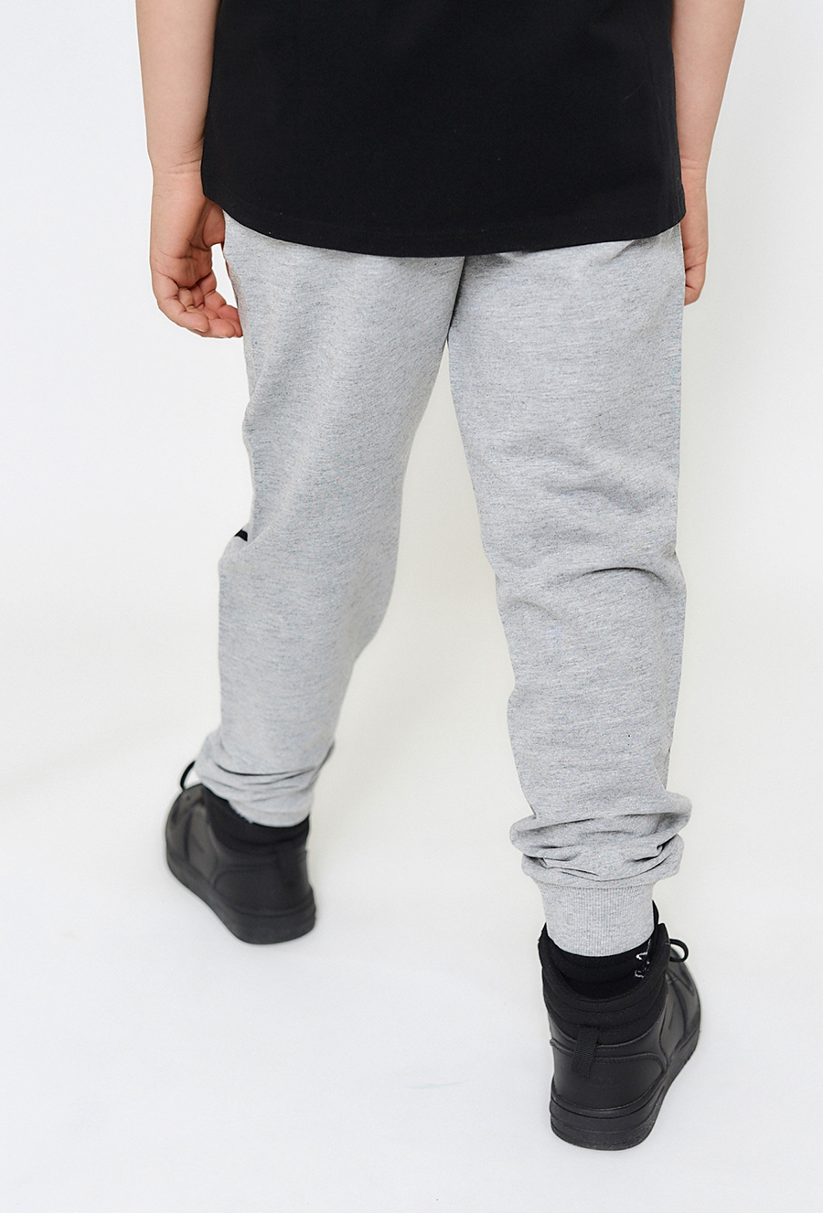 Spodnie dresowe - nadruk na nogawce