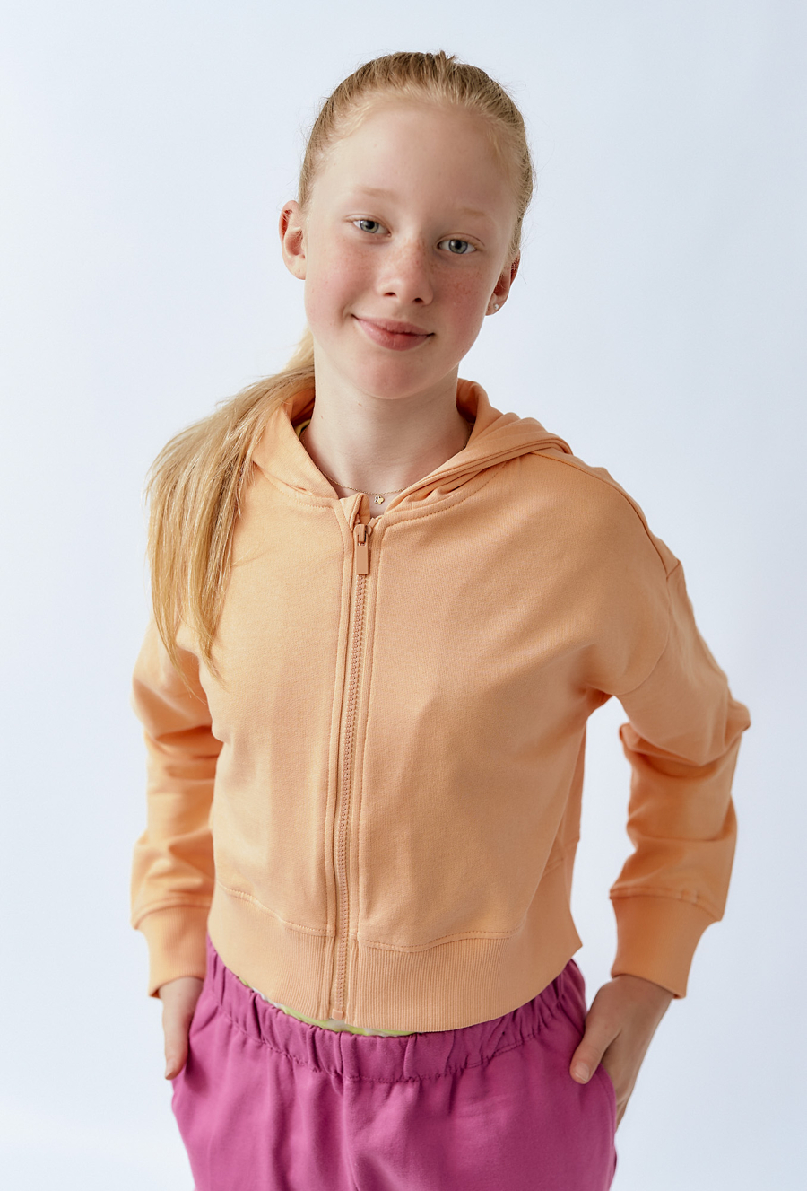 Krótka rozpinana bluza dresowa z kapturem