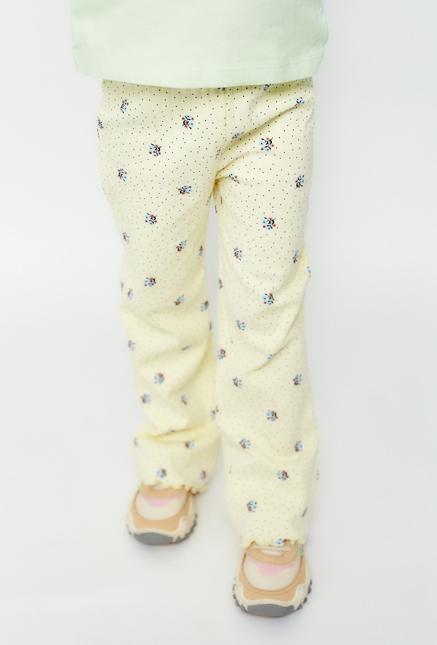 Spodnie w drobne kwiatki