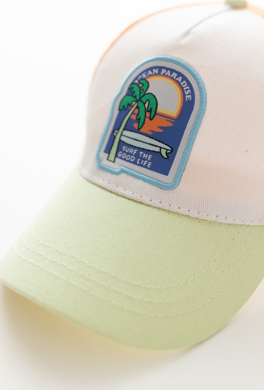 Czapka z daszkiem z przewiewną siateczką