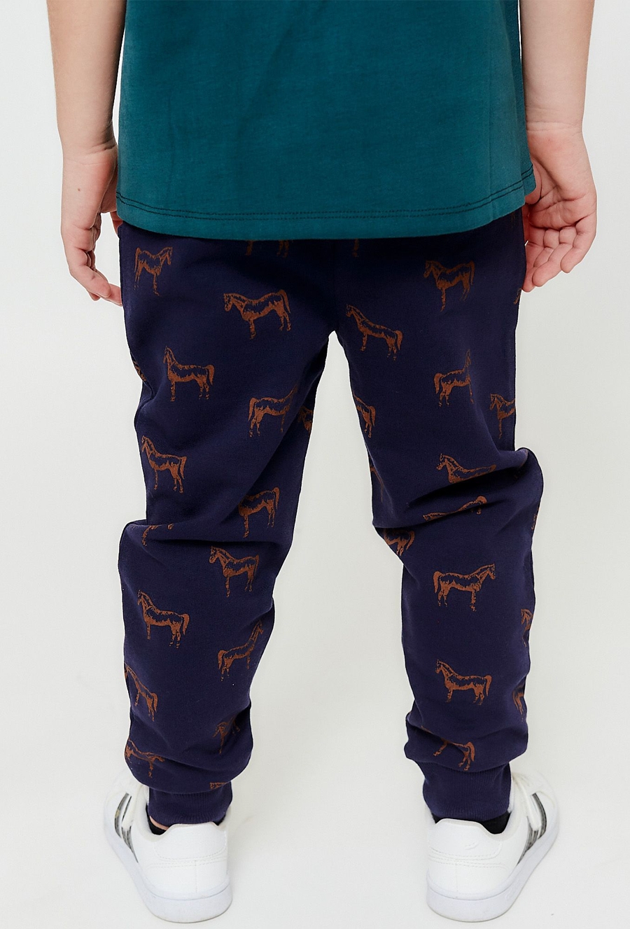 Granatowe spodnie dresowe z nadrukiem