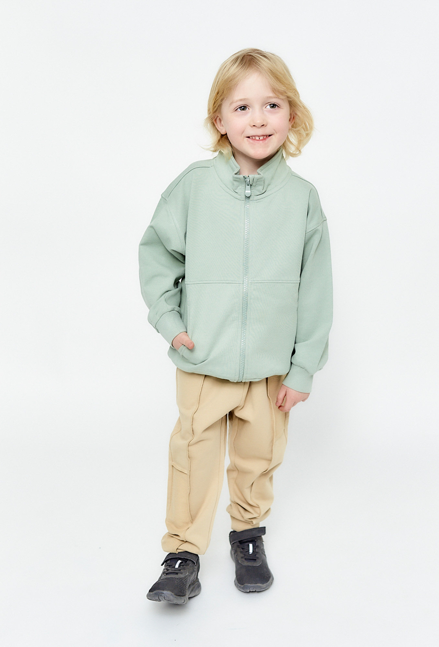 Spodnie dresowe chłopięce z przeszyciami