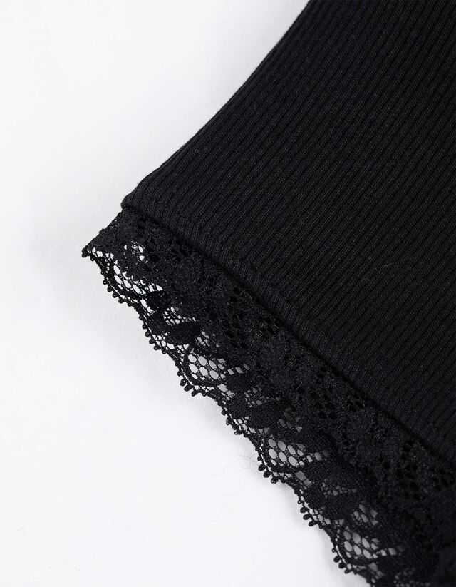 Póló - Csipkerátéttel - fekete