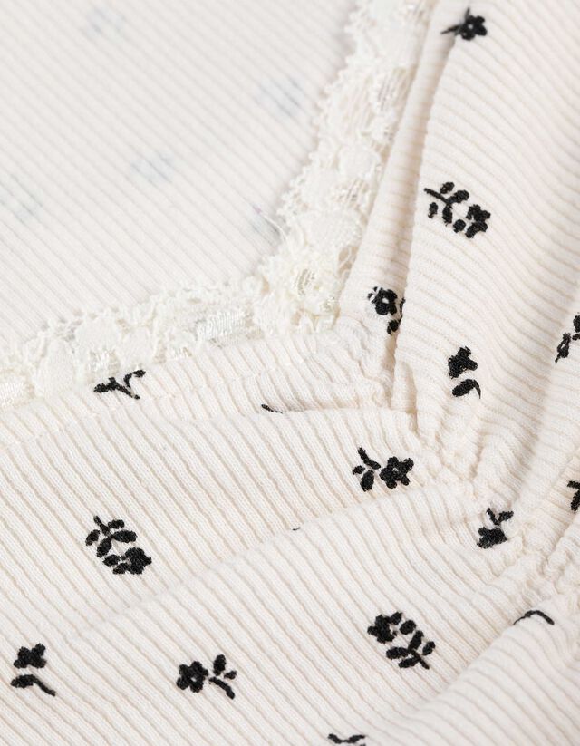 Póló - Csipkerátéttel - feher