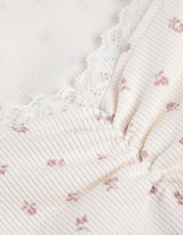 Póló - Csipkerátéttel - feher