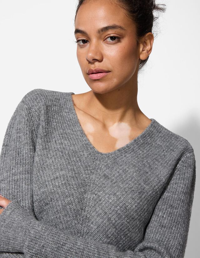 Pulóver - V-kivágás - bézs