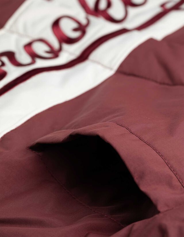 Dzseki - Hímzésekkel - mélyvörös