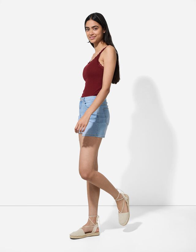 Ujjatlan felső - Csipkerátéttel - feher