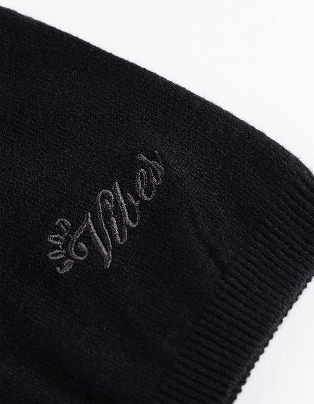 Fejre simuló sapka - Hímzésekkel - fekete