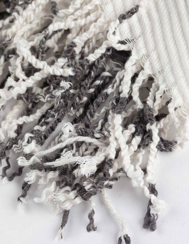 Sál - Elszórt nyomott minta - feher