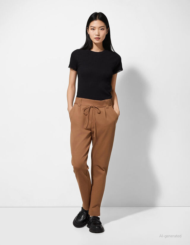 Póló - Csipkerátéttel - fekete