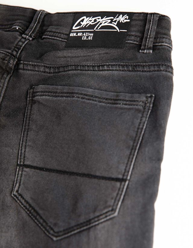 Szűk fazon - fekete